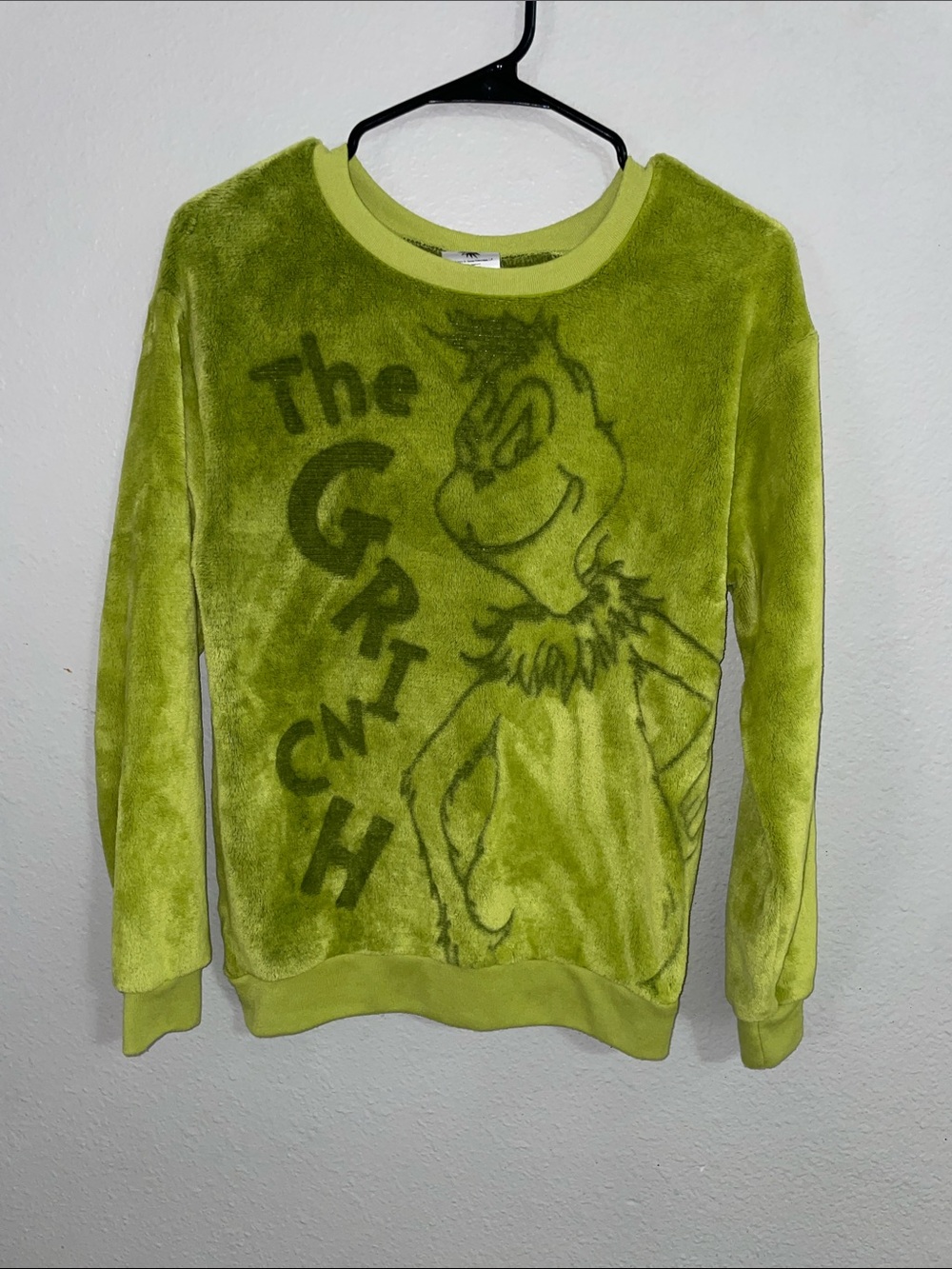 Women’s Grinch Plush Pullover Sweatshirt XS (1)